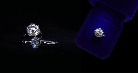 Bagues de fiançailles et bijoux étincelants